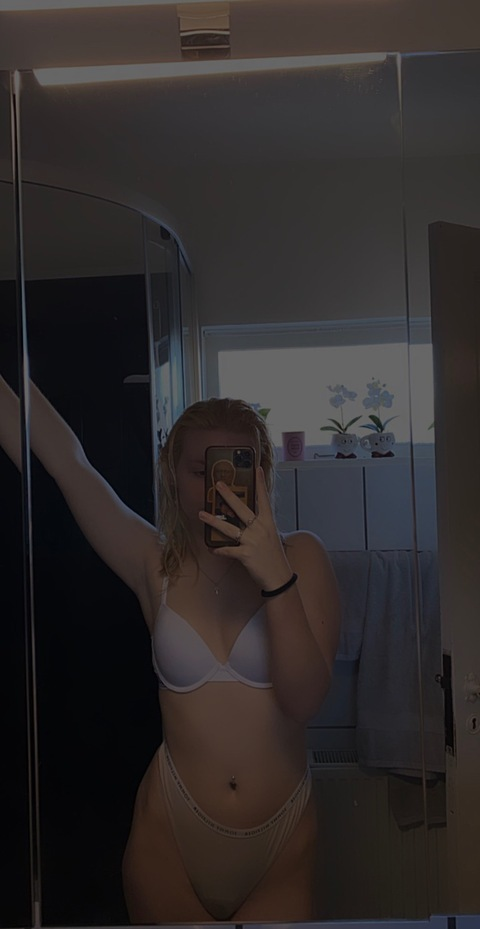 Header of prettywomen04
