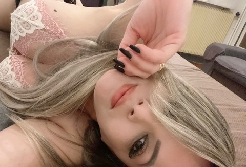 Header of sophie_blond