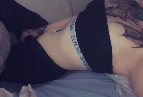Header of vixxenlybrat